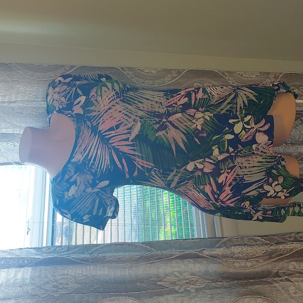 Summer Tripical Print Assymetrical Hem Top Brand New Size Small